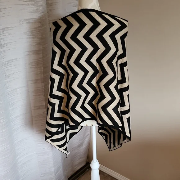 Poncho - Picture 3 of 3